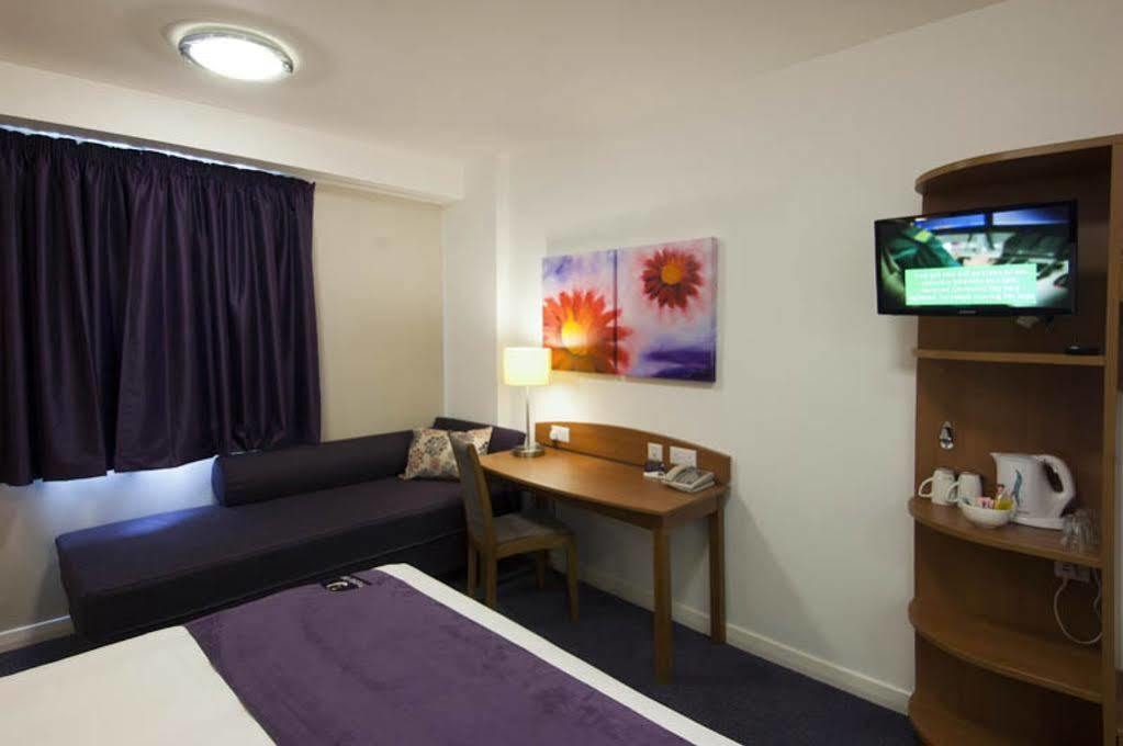 Premier Inn Челмсфорд Экстерьер фото