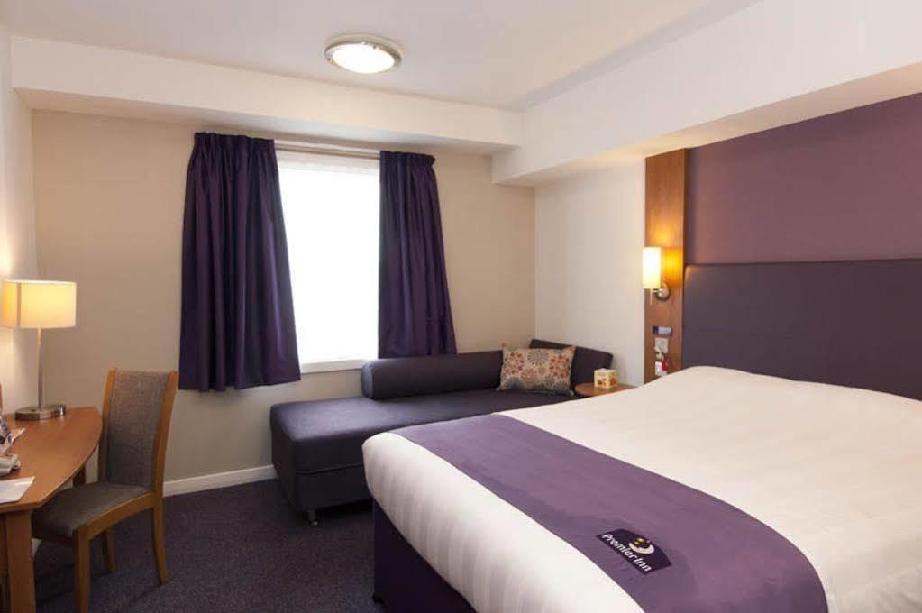 Premier Inn Челмсфорд Экстерьер фото