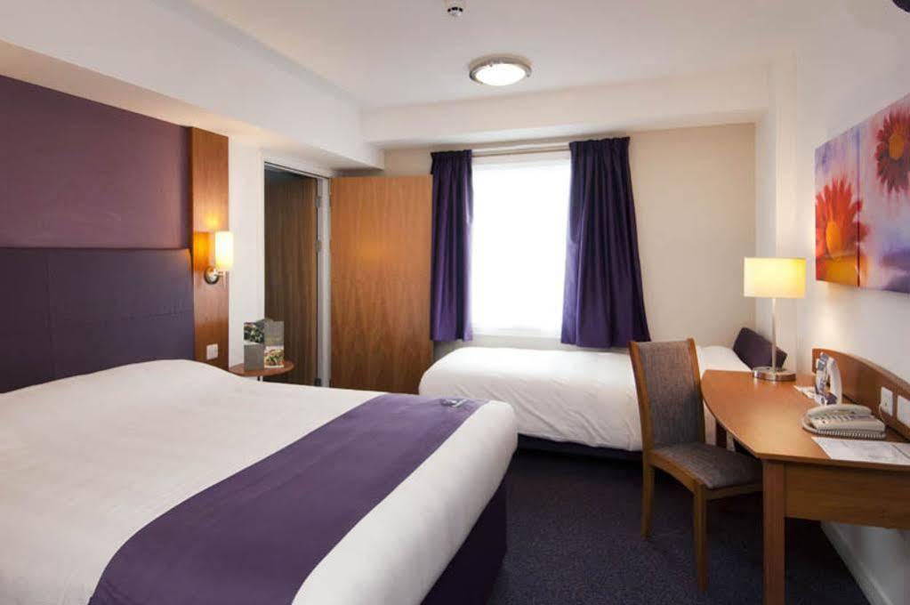 Premier Inn Челмсфорд Экстерьер фото